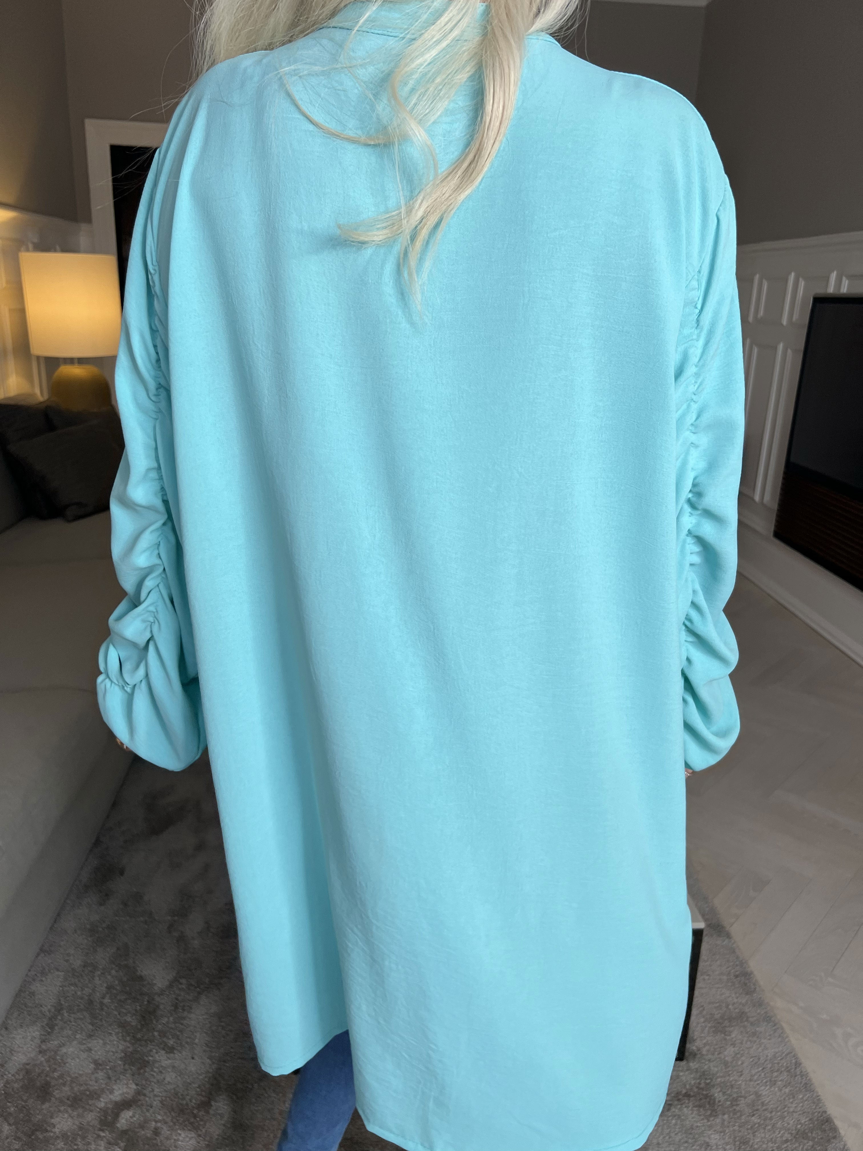 Athena - Lang skjorte med rynk på ærmerne